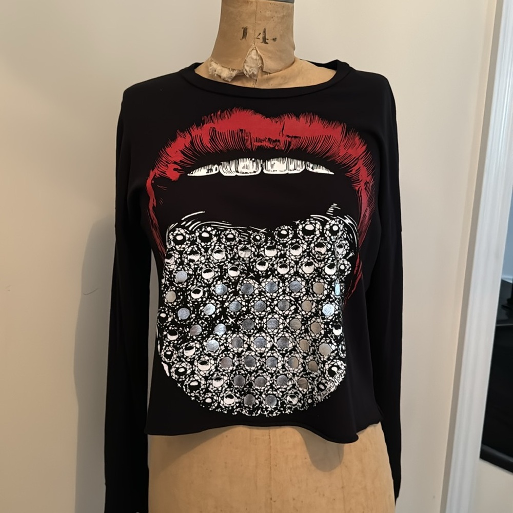 Lauren Moshi metallic mouth top